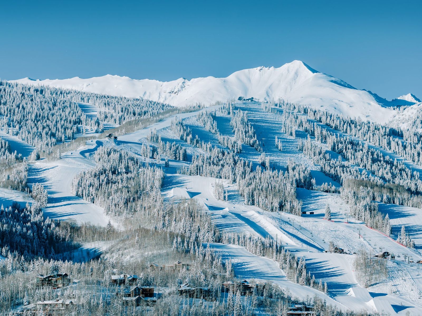 Panoramica aerea de la estacion de Snowmass nevada de punta a punta