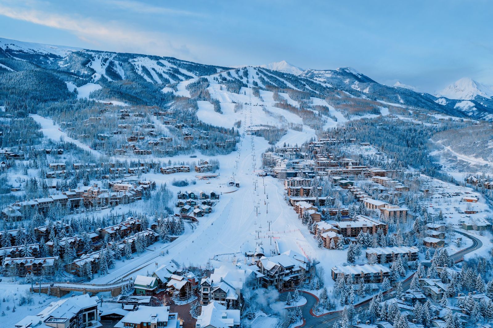 Casas y apartamentos de Snowmass Village junto a las pistas, nevados